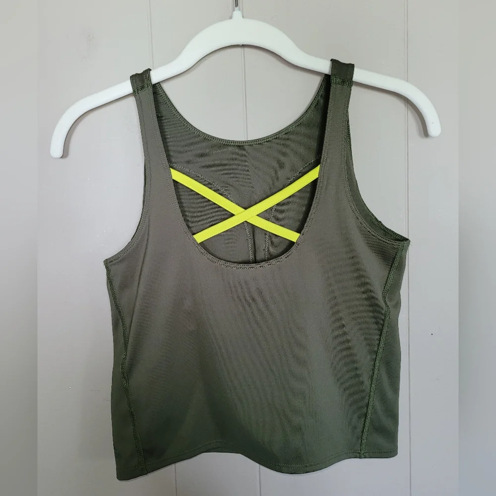 EUC Adidas women's crop tank - Picture 3 of 5